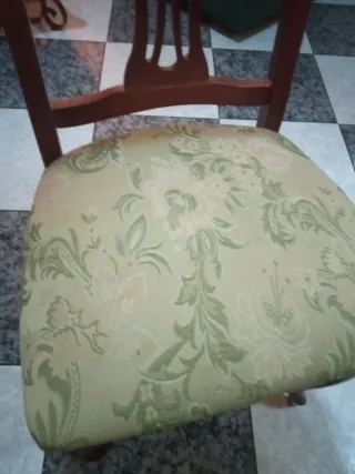 Mesa de comedor y 6 sillas de madera