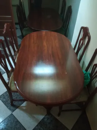 Mesa de comedor y 6 sillas de madera