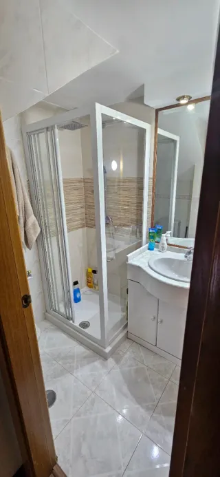 Se alquila habitación en piso compartido