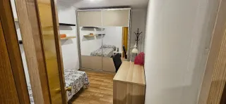 Se alquila habitación en piso compartido