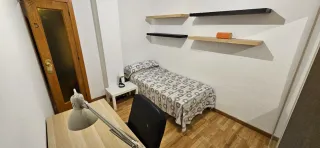 Se alquila habitación en piso compartido