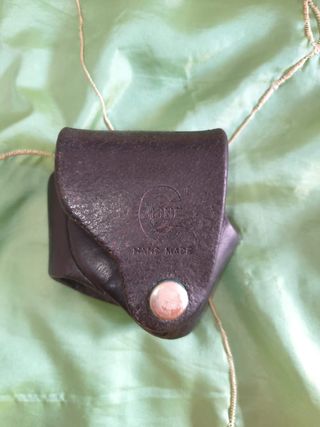 Porta manette in pelle