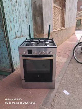 Cocina de gas con horno eléctrico