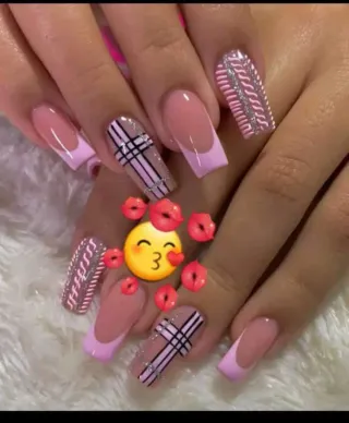 Manicura y pedicura colombiana