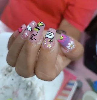 Manicura y pedicura colombiana