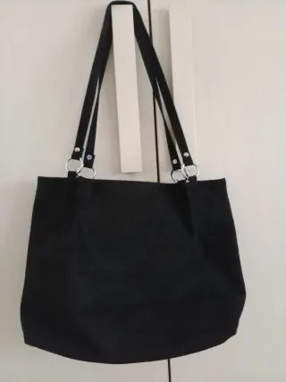 Borsa a spalla con strass e catena