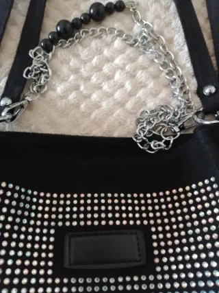 Borsa a spalla con strass e catena