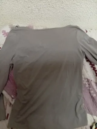 Blusa gris con detalle floral XL