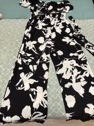 Mono estampado floral blanco y negro