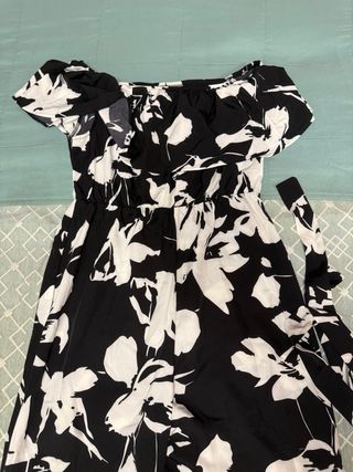 Mono estampado floral blanco y negro