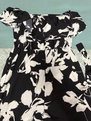 Mono estampado floral blanco y negro