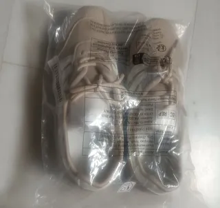 Zapatillas beige y blancas