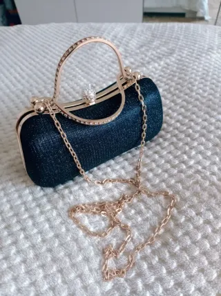 Pochette nera elegante con manico e catena