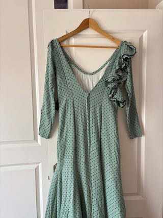Traje de flamenca verde con lunares negros