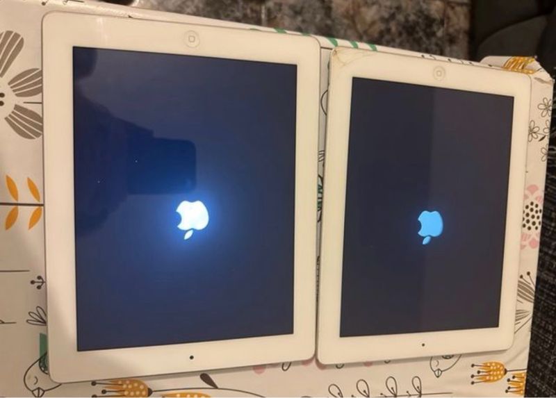 Lote 3 iPads y 2 Tablets Blancas