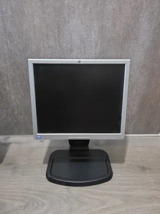 Pantalla HP 1740 Plata