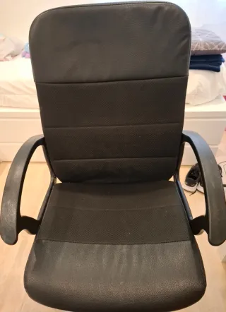 Silla de oficina negra