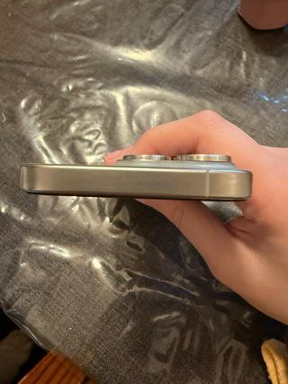 iPhone 15 Pro titanio naturale