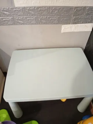 Mesa de juegos infantil