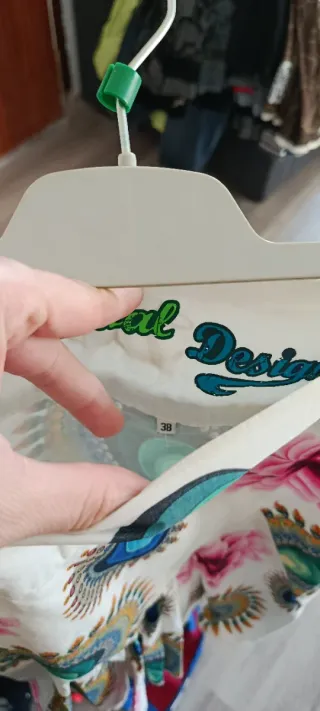 Falda blanca desigual estampado colorido