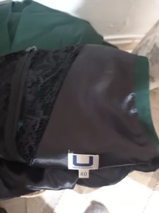 Vestido verde con encaje negro