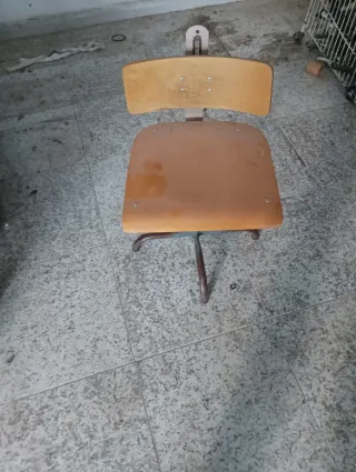 Silla de madera y metal