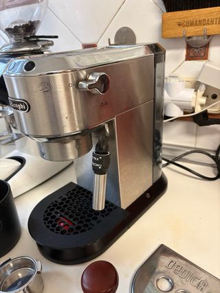Cafetera Delonghi Dedica 685
