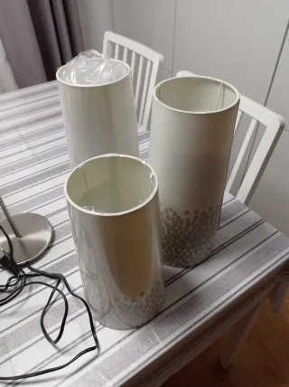 2 Pies de Lámpara Plata + 5 Tulipas