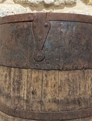 Recipiente antico legno e ferro