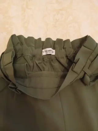 Pantalones verdes con cinturón