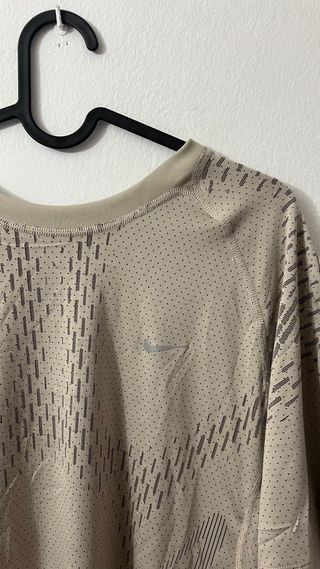 Camiseta Running Nike Dry Fit Beige