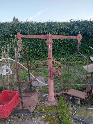 Báscula antigua de hierro