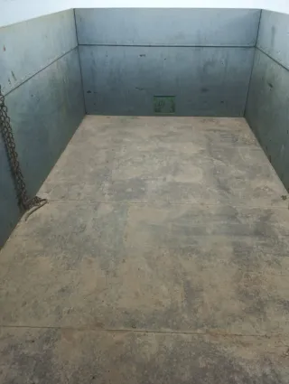 Remolque basculante doble eje.