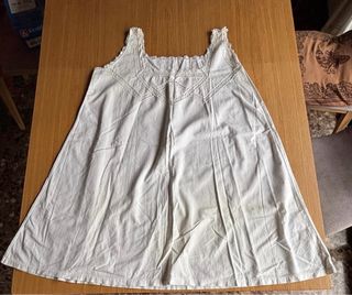 Enagua antigua hilo puntillas bordados