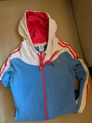 Sudadera Adidas con capucha y cremallera