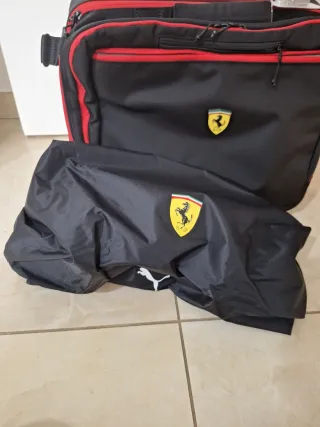 Trolley piccolo Ferrari nero e rosso