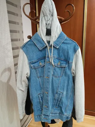 Chaqueta vaquera con capucha