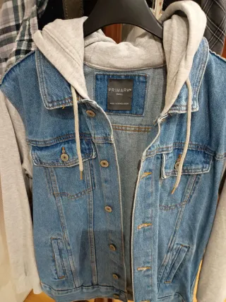 Chaqueta vaquera con capucha