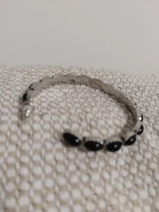 Aros negros con detalles plateados