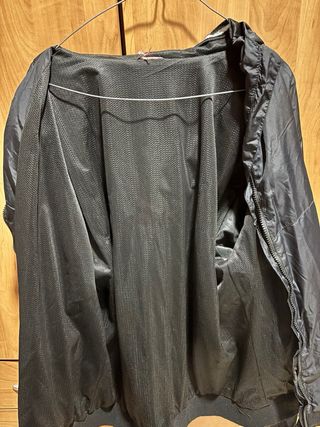 Chubasquero hombre con capucha