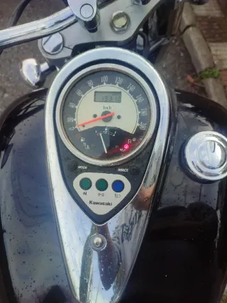 Kawasaki VN900 Custom Negra