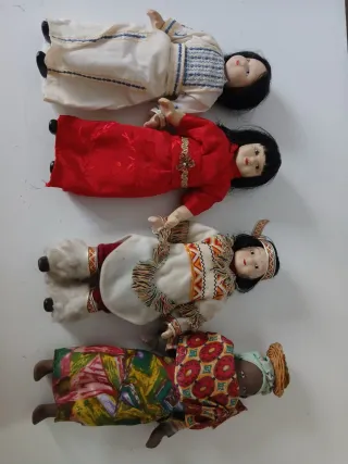 Lote 4 Muñecas Vestidos Tradicionales 25cm