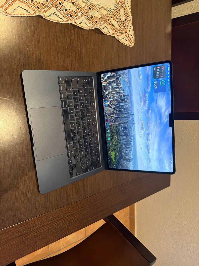 Mac Book Air M2 13" Midnight 16 gb ram 512 ssd afbeelding 2