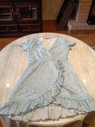 Vestido floral azul y blanco