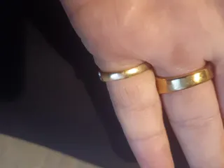 Anillo de oro amarillo 18k con diamantes y zafiros