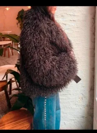 Abrigo pelo Zara oversize viral