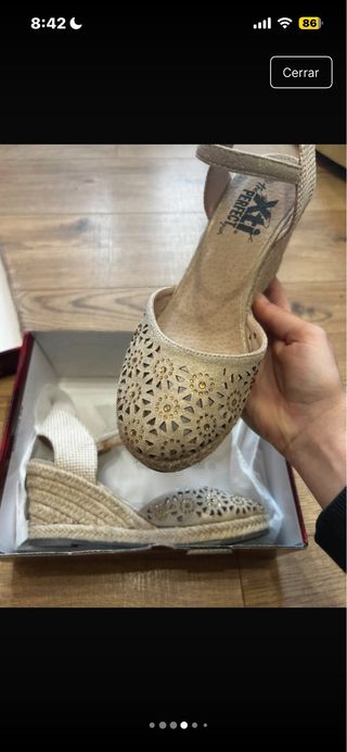 Cuñas XTI antelina beige/dorado T.38