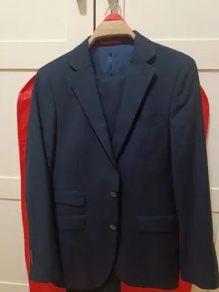 Traje Azul Marino oscuro Álvaro Moreno .