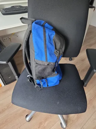 Mochila deportiva Erima azul y negra