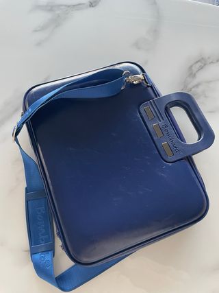 Maletín portátil piel azul Bombata